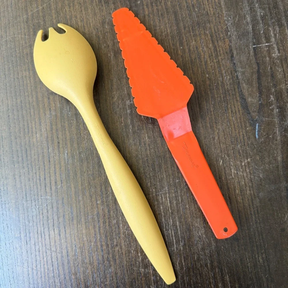 Vintage Tupperware Orange Cake Pie Server 1228 & Harvest Gold Serving Spork Set